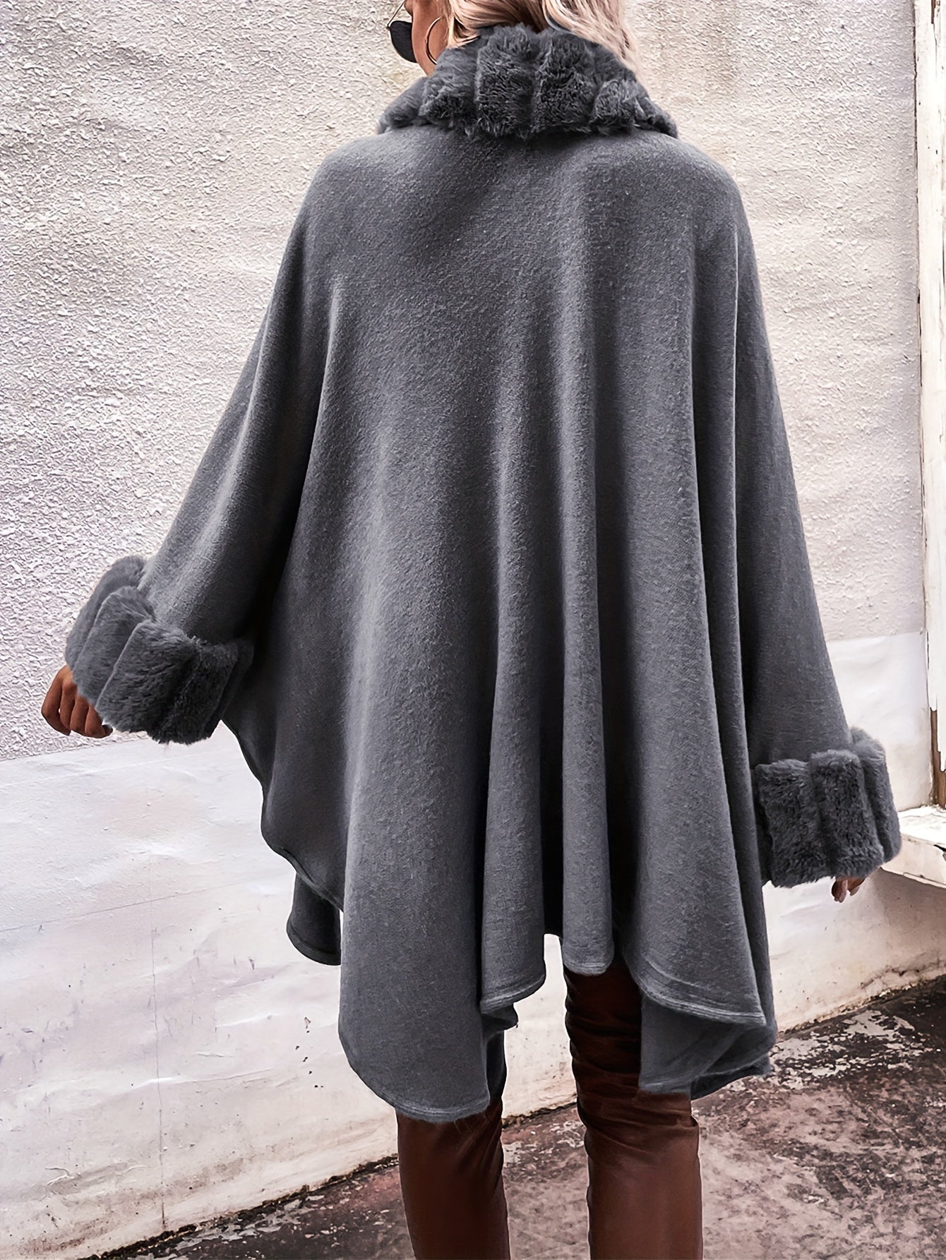 Offener Cardigan mit Kunstpelzbesatz, einfarbiger Cape-Cardigan mit Fledermausärmeln, Damenbekleidung“