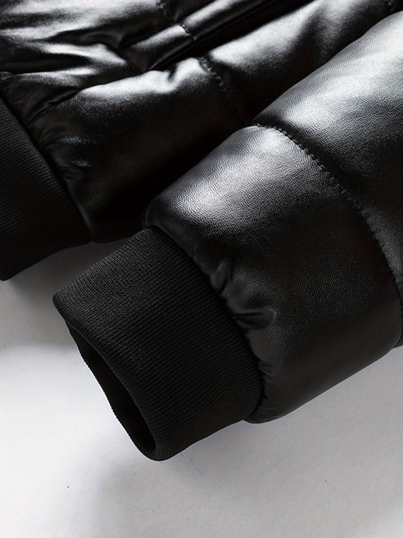 Herren Winterjacke in Heavy-Duty-Qualität – Schwarzer Kälteschutz-Mantel mit Reißverschlusstaschen, formell & elegant